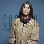 24-02-1978 Emmylou Harris at studio in Amsterdam, the Netherlands. February 24, 1978

[keywords]Half Length, Posed, Eye Contact, Smiling[/keywords]